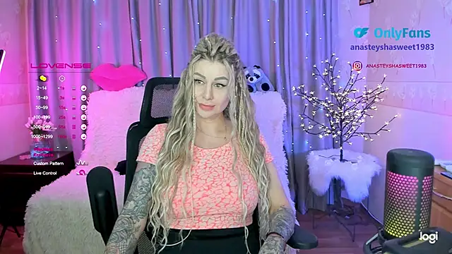 Snapshot of your_wild_amazon_forever chatting on 01.20.25 your wild amazon forever online show from 01.20.25