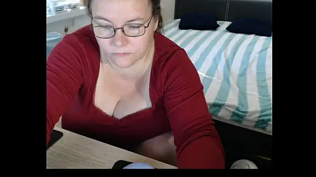 Snapshot of Sweetboobs chatting on 06.28.26 Sweetboobs online show from 06.28.26