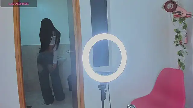 Nicole Paradise online show from 10.17.25