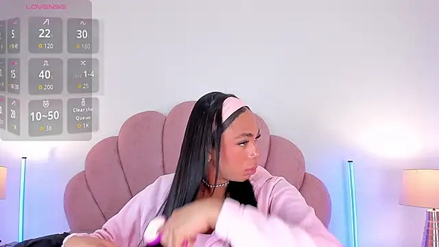 Nicole Paradise online show from 02.26.26