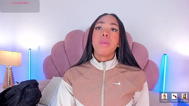 Nicole Paradise online show from 03.03.26