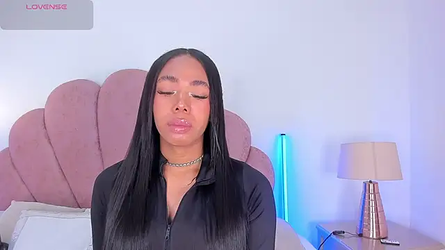 Nicole Paradise online show from 03.04.26