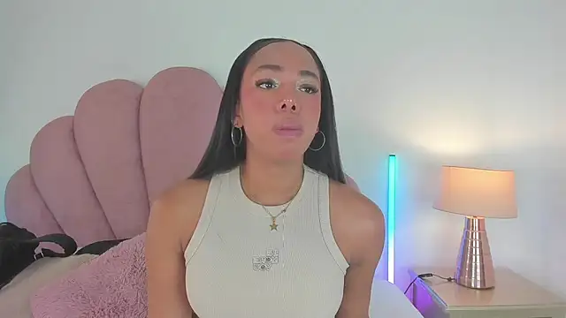 Nicole Paradise online show from 03.28.26