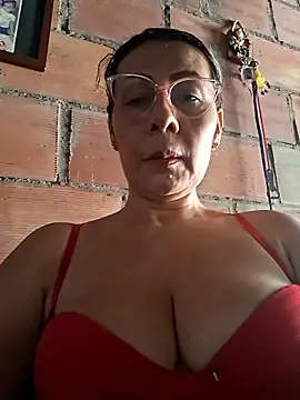 Snapshot of Mia-funny20 chatting on 10.28.25 Mia-funny20 online show from 10.28.25