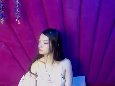 Aurora 18 online show from 04.14.26