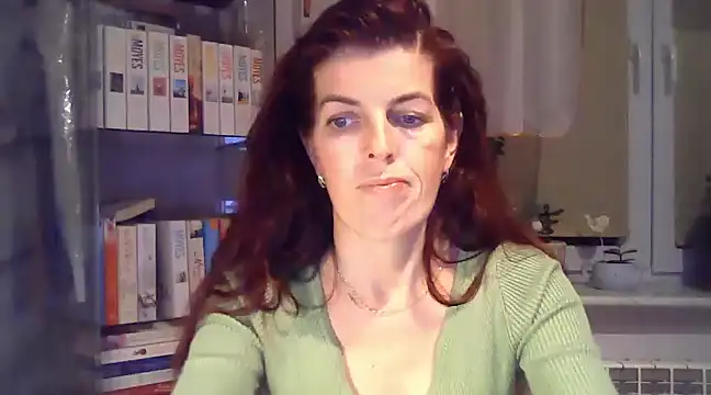 Snapshot of SophieLux82 chatting on 02.05.25 SophieLux82 online show from 02.05.25