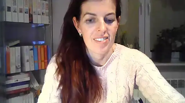 Snapshot of SophieLux82 chatting on 02.12.25 SophieLux82 online show from 02.12.25