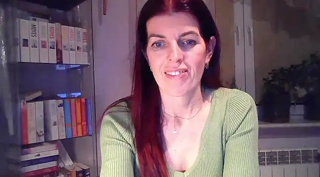 Snapshot of SophieLux82 chatting on 02.16.25 SophieLux82 online show from 02.16.25