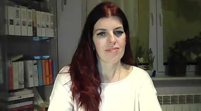 Snapshot of SophieLux82 chatting on 02.18.25 SophieLux82 online show from 02.18.25