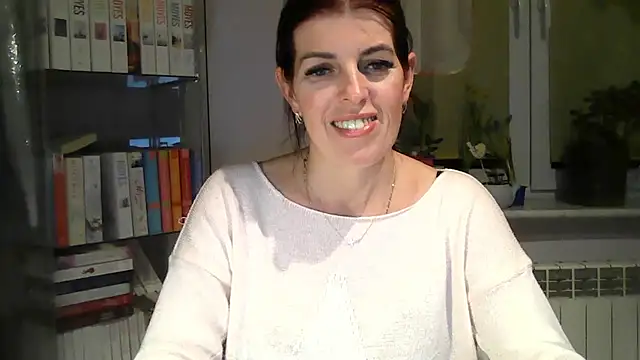 Snapshot of SophieLux82 chatting on 02.19.25 SophieLux82 online show from 02.19.25