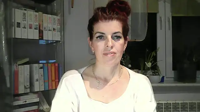 Snapshot of SophieLux82 chatting on 02.26.25 SophieLux82 online show from 02.26.25