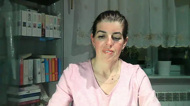 Snapshot of SophieLux82 chatting on 03.18.25 SophieLux82 online show from 03.18.25