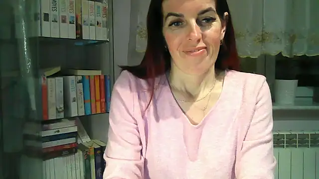 Snapshot of SophieLux82 chatting on 03.19.25 SophieLux82 online show from 03.19.25