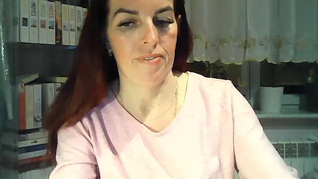 Snapshot of SophieLux82 chatting on 03.19.25 SophieLux82 online show from 03.19.25