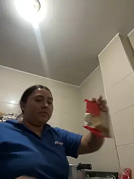 Snapshot of _lore_22 chatting on 11.07.25 lore 22 online show from 11.07.25