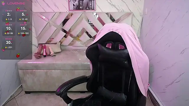 Snapshot of Paula_b_ chatting on 09.23.25 Paula b online show from 09.23.25