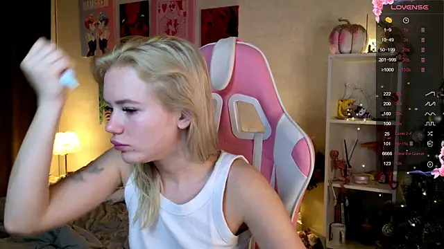 LexieLoree online show from 12.02.24