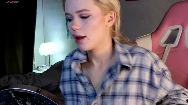 LexieLoree online show from 12.05.24