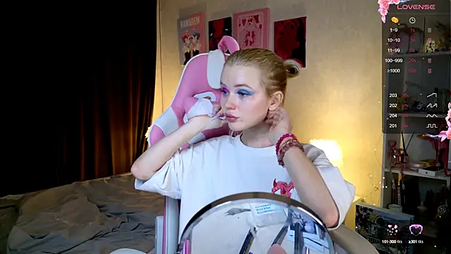 LexieLoree online show from 12.11.24