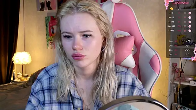 LexieLoree online show from 12.13.24