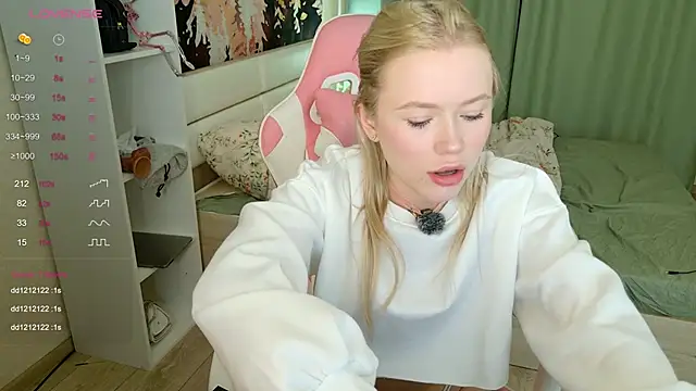 Snapshot of LexieLoree chatting on 10.14.25 LexieLoree online show from 10.14.25