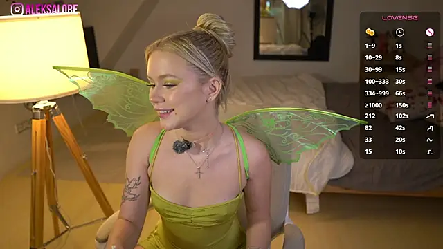 Snapshot of LexieLoree chatting on 10.31.25 LexieLoree online show from 10.31.25