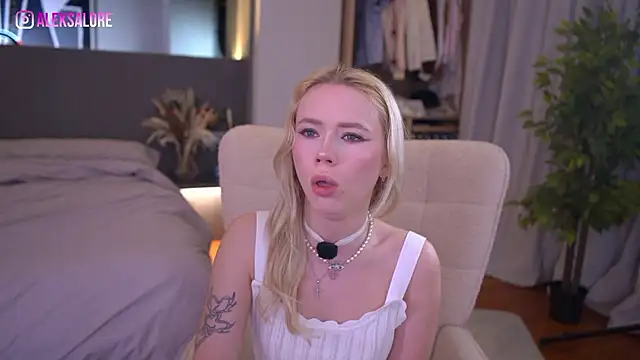 LexieLoree online show from 03.21.26