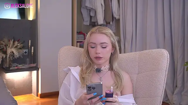 LexieLoree online show from 04.18.26