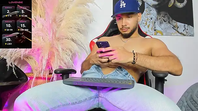 Snapshot of sanjuan01 chatting on 10.30.25 sanjuan01 online show from 10.30.25