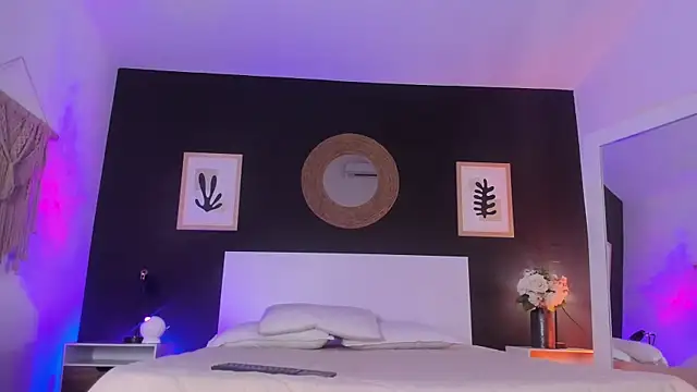 VioletPaket online show from 10.22.25