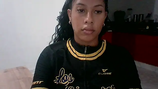 Snapshot of Kitra_New chatting on 10.01.25 Kitra New online show from 10.01.25