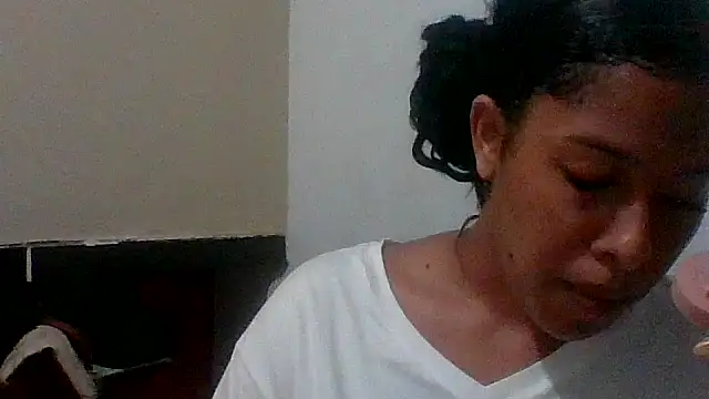 Snapshot of Kitra_New chatting on 10.22.25 Kitra New online show from 10.22.25