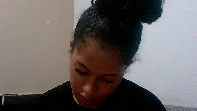 Snapshot of Kitra_New chatting on 10.30.25 Kitra New online show from 10.30.25