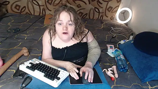 Snapshot of MiniNatalie chatting on 02.22.25 MiniNatalie online show from 02.22.25