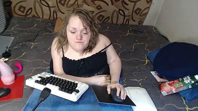 Snapshot of MiniNatalie chatting on 02.23.25 MiniNatalie online show from 02.23.25