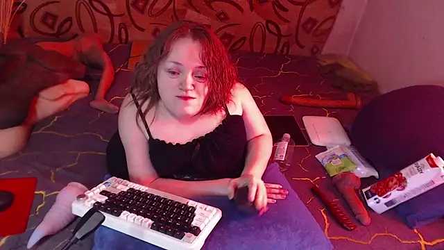 Snapshot of MiniNatalie chatting on 03.02.25 MiniNatalie online show from 03.02.25