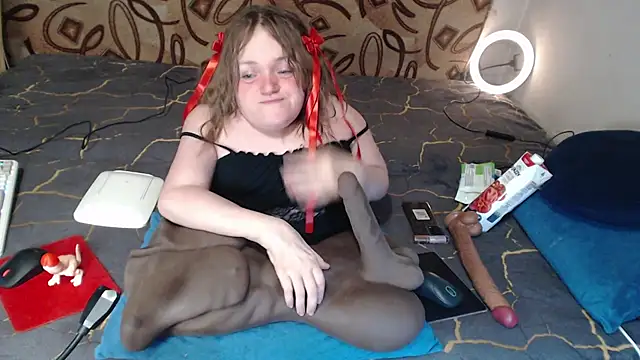 Snapshot of MiniNatalie chatting on 03.02.25 MiniNatalie online show from 03.02.25