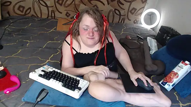 Snapshot of MiniNatalie chatting on 03.05.25 MiniNatalie online show from 03.05.25