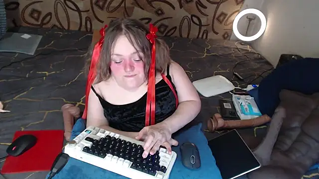 Snapshot of MiniNatalie chatting on 03.08.25 MiniNatalie online show from 03.08.25