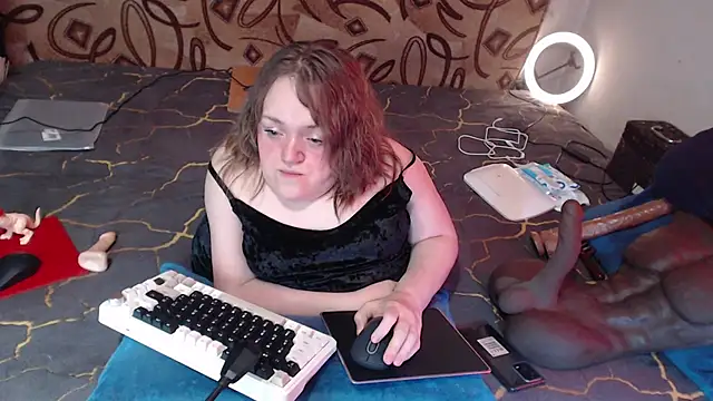 Snapshot of MiniNatalie chatting on 03.10.25 MiniNatalie online show from 03.10.25