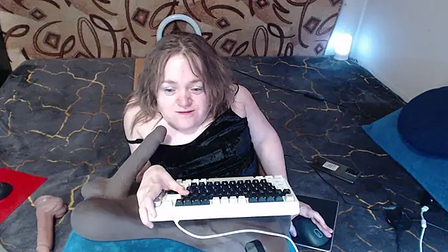 Snapshot of MiniNatalie chatting on 03.17.25 MiniNatalie online show from 03.17.25