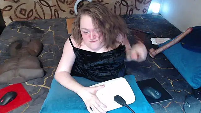 Snapshot of MiniNatalie chatting on 03.18.25 MiniNatalie online show from 03.18.25