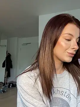 Mia-Minou online show from 04.20.26