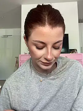 Snapshot of Mia-Minou chatting on 04.26.26 Mia-Minou online show from 04.26.26