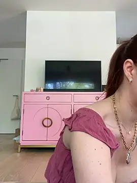 Snapshot of Mia-Minou chatting on 04.27.26 Mia-Minou online show from 04.27.26