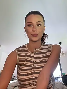 Snapshot of Mia-Minou chatting on 05.03.26 Mia-Minou online show from 05.03.26