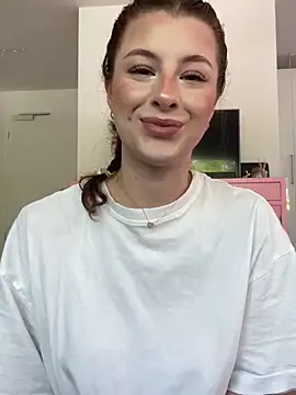 Snapshot of Mia-Minou chatting on 05.04.26 Mia-Minou online show from 05.04.26