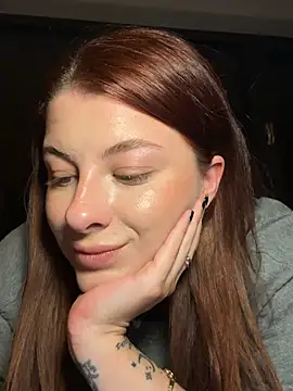 Snapshot of Mia-Minou chatting on 06.12.26 Mia-Minou online show from 06.12.26