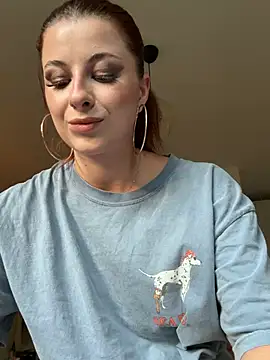 Snapshot of Mia-Minou chatting on 07.03.26 Mia-Minou online show from 07.03.26