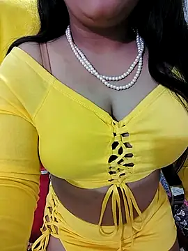 Snapshot of SHUBHI880 chatting on 02.14.25 SHUBHI880 online show from 02.14.25